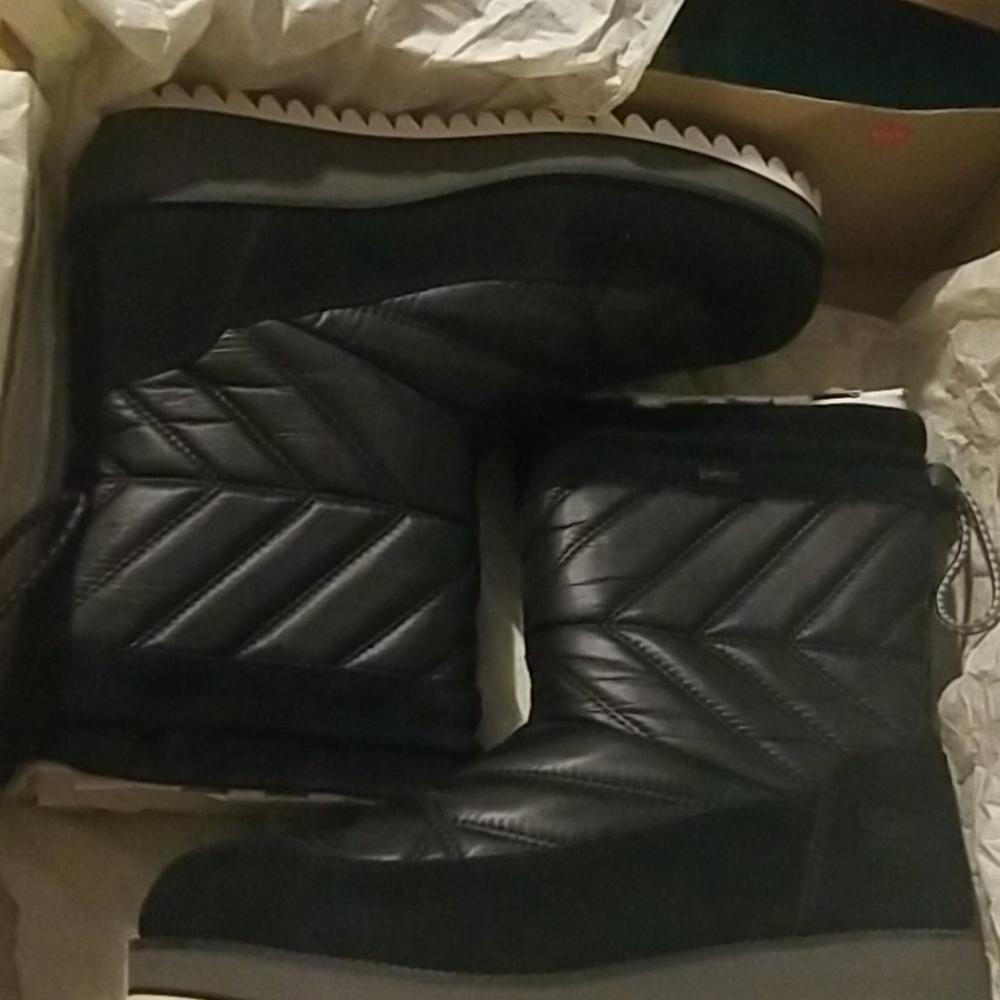 Boots - Picture 6 of 7